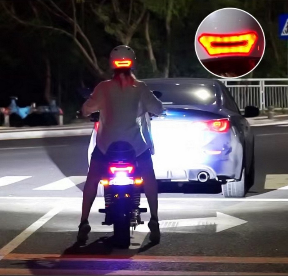 scooterhelm met richtingaanwijzers en led-licht